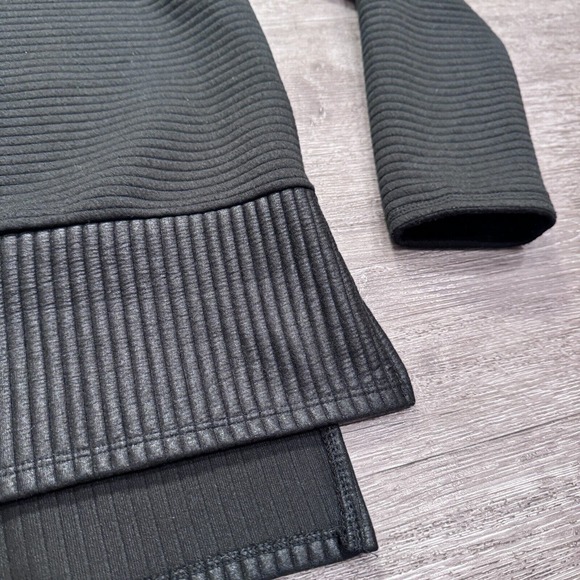 Fabletics Sweater Womens Medium Pullover Sweatshirt Athleisure Stretch Quilted - Picture 3 of 10